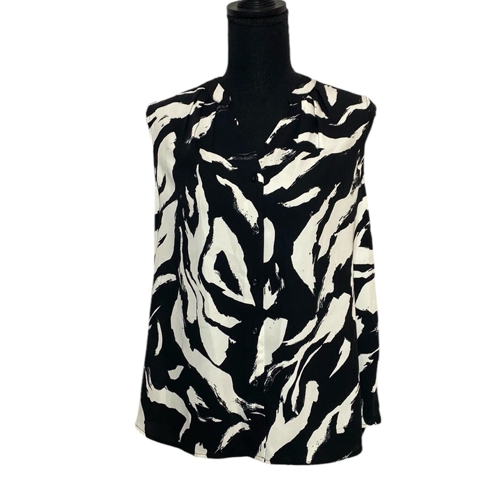 NWT Sleeveless Blouse Notch Neck with Pleat Details S